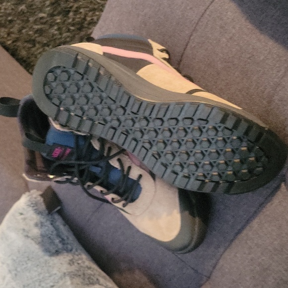 Men's Vans Ultra range all season all terrian shoes - Picture 2 of 8